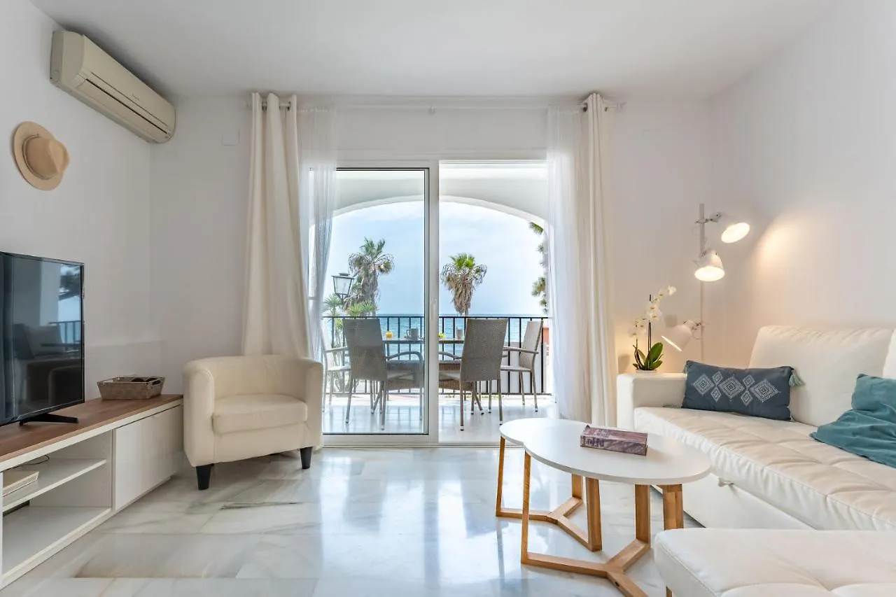 Dona Lola Micaela: Beachfront Duplex with Costa del Sol Views Mijas