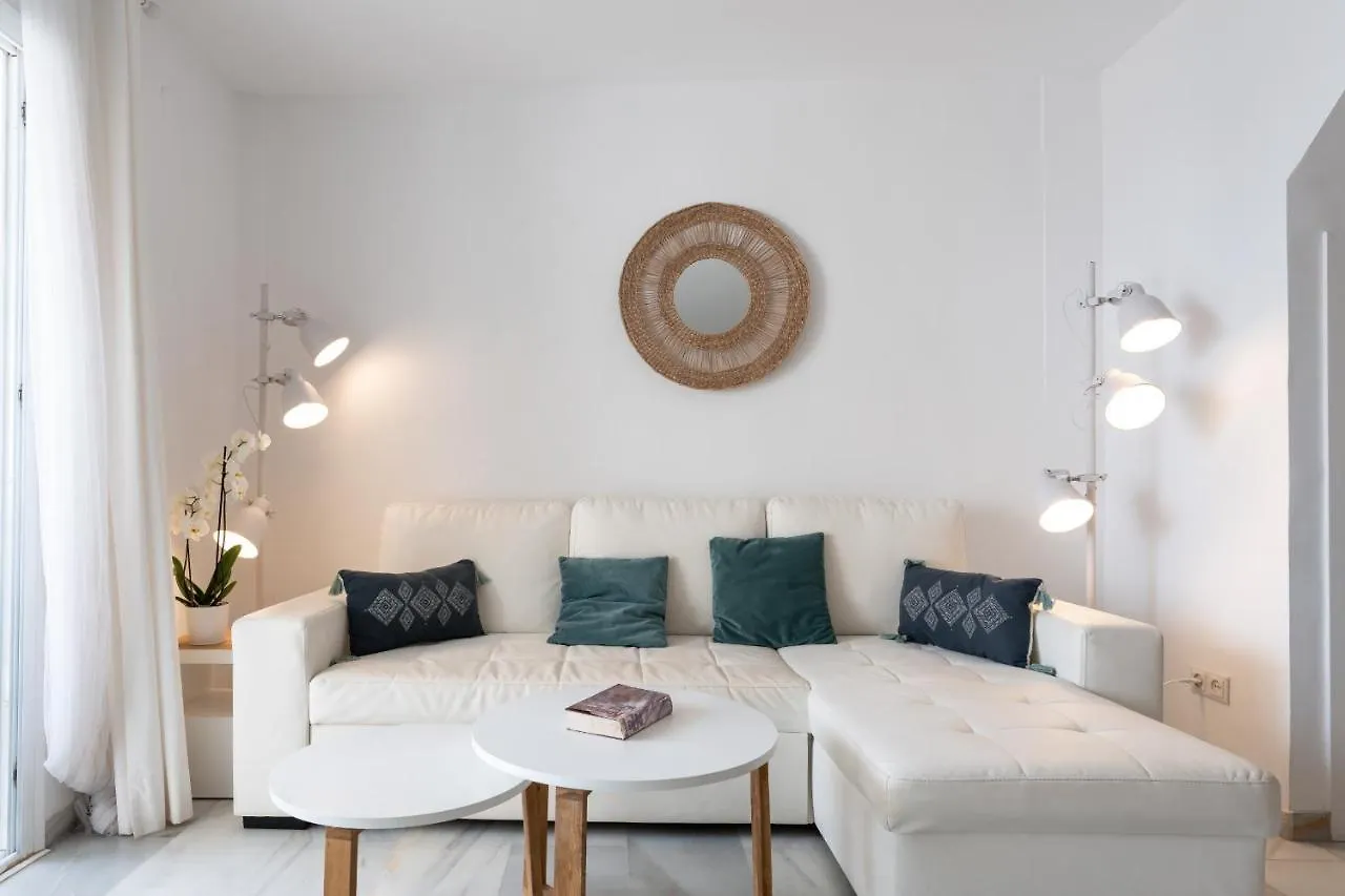 Dona Lola Micaela: Beachfront Duplex with Costa del Sol Views Mijas 0*,