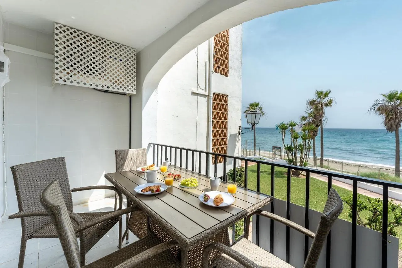 Dona Lola Micaela: Beachfront Duplex with Costa del Sol Views Mijas