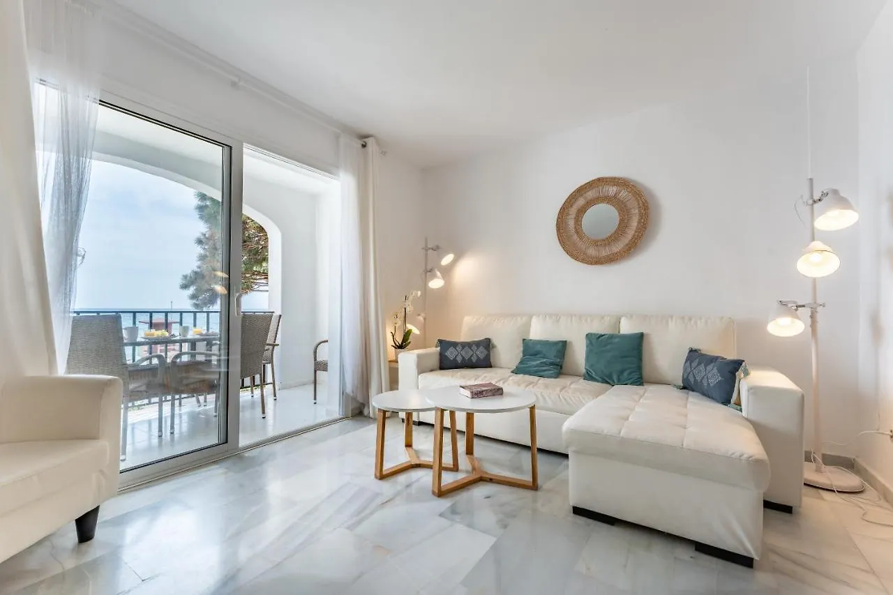 Dona Lola Micaela: Beachfront Duplex with Costa del Sol Views Mijas